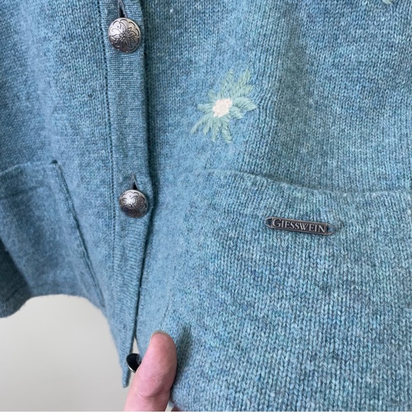 Vintage Austrian 100% Wool Embroidered Flower Cardigan Sweater SZ 8 - Picture 10 of 12